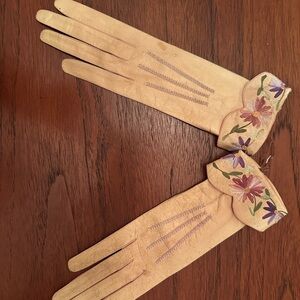 French Antique Pointe De Beauvais kid leather gloves